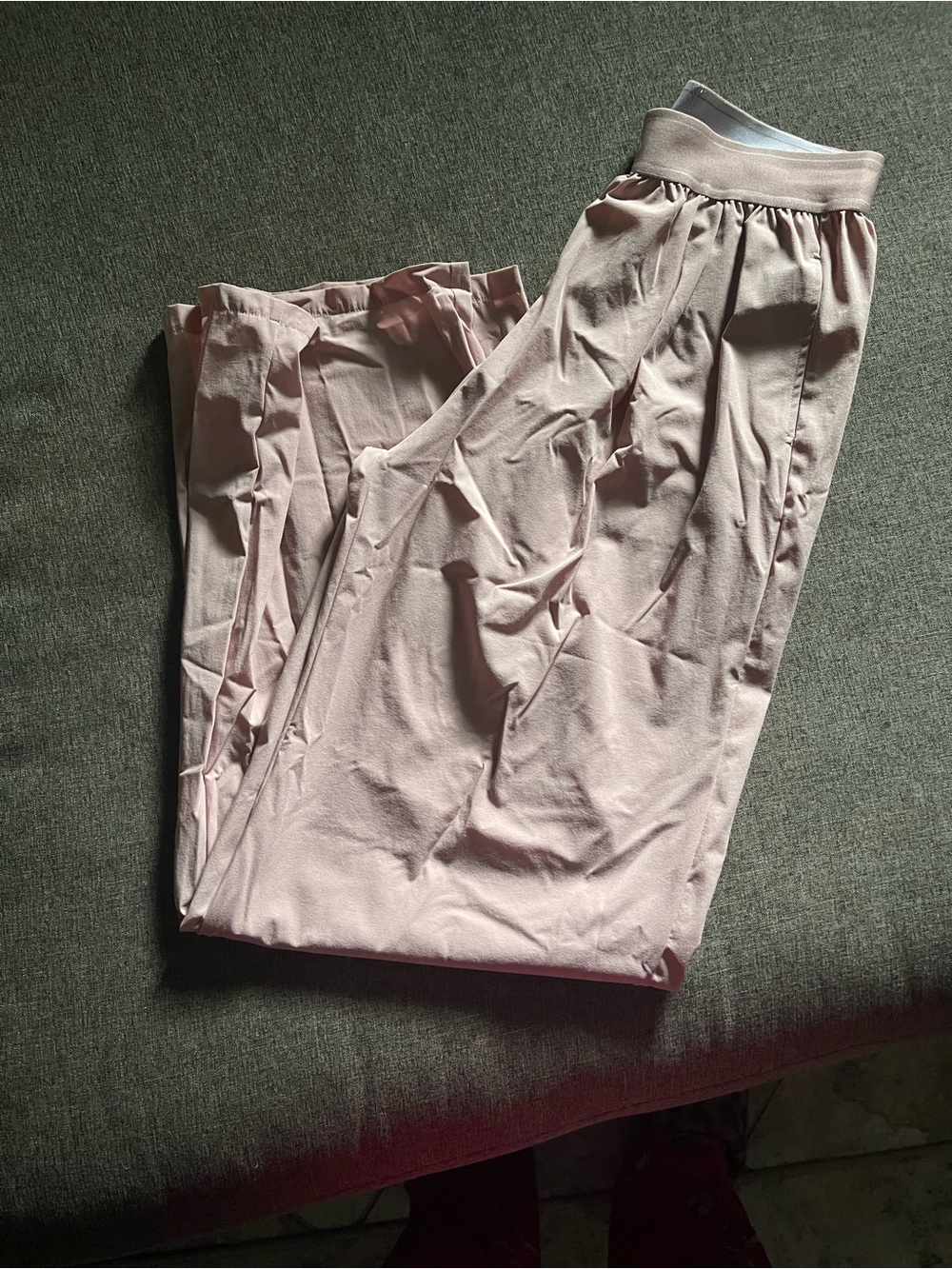 ALO Yoga Suit Up Trouser in Taupe regular - Picture 7 of 8
